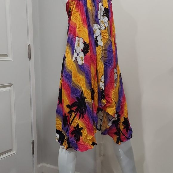 Beautiful Women's dress - Picture 2 of 8